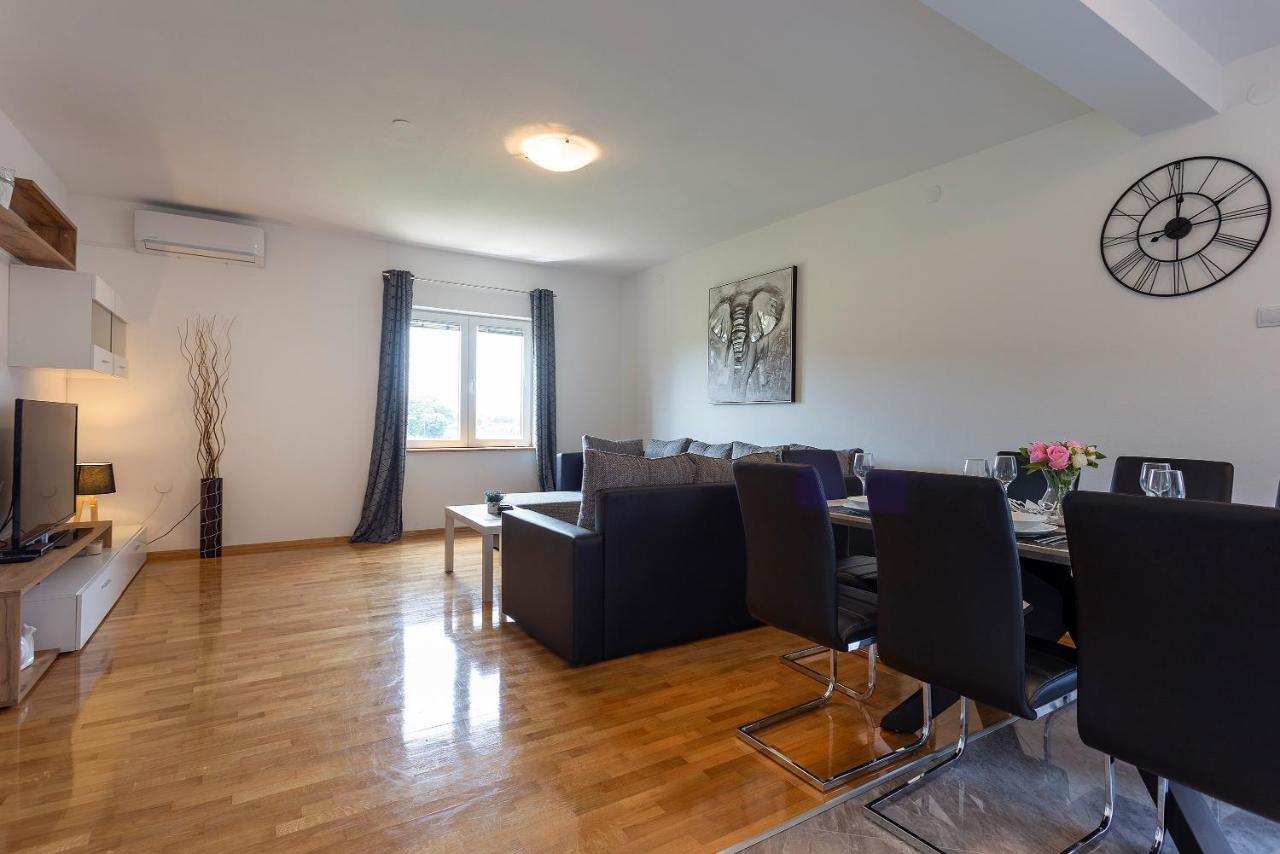 Apartmani Karoca 3 普拉 外观 照片