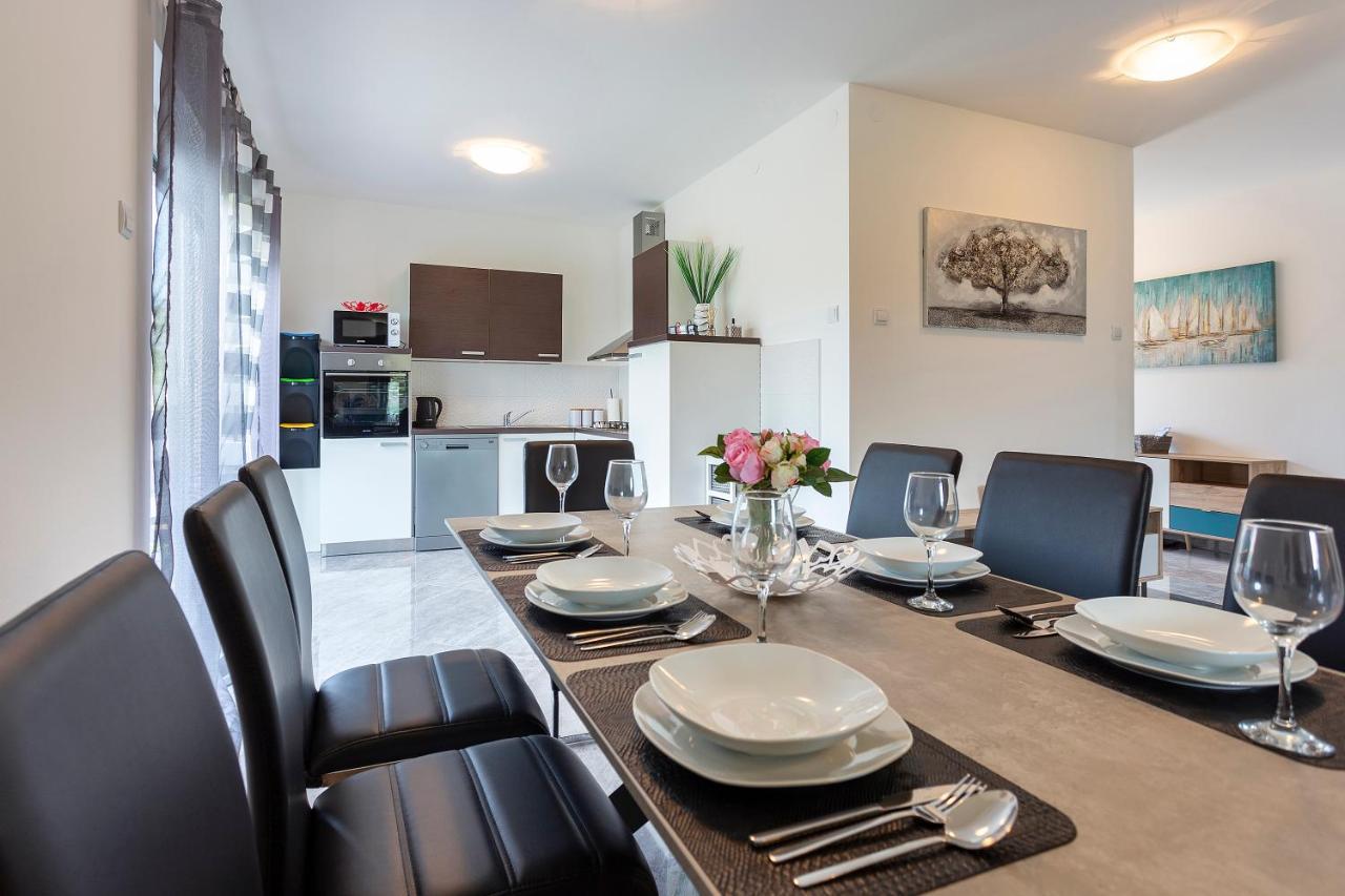 Apartmani Karoca 3 普拉 外观 照片