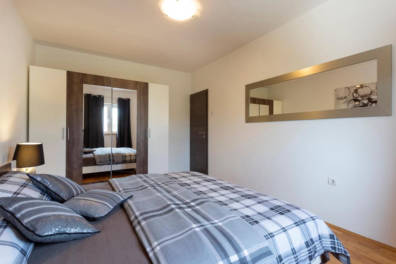 Apartmani Karoca 3 普拉 外观 照片