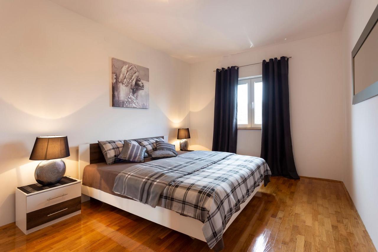 Apartmani Karoca 3 普拉 外观 照片