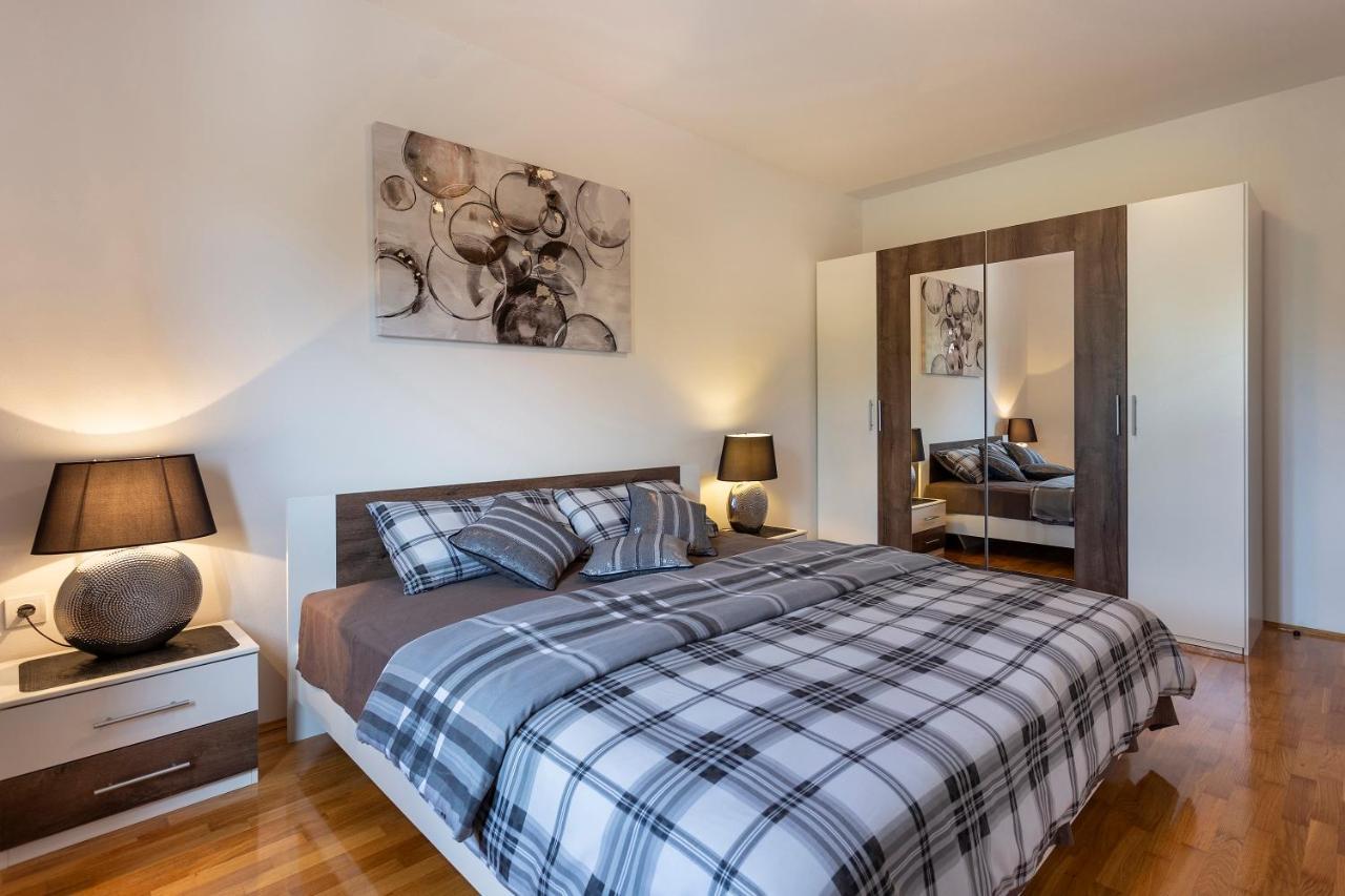 Apartmani Karoca 3 普拉 外观 照片